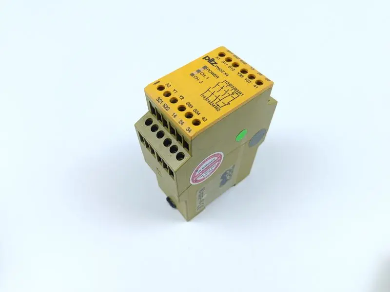 Produktfoto 1 von PILZ PNOZ X4 24VDC3n/o 1n/c ID No: 774730 TESTED & TOP ZUSTAND