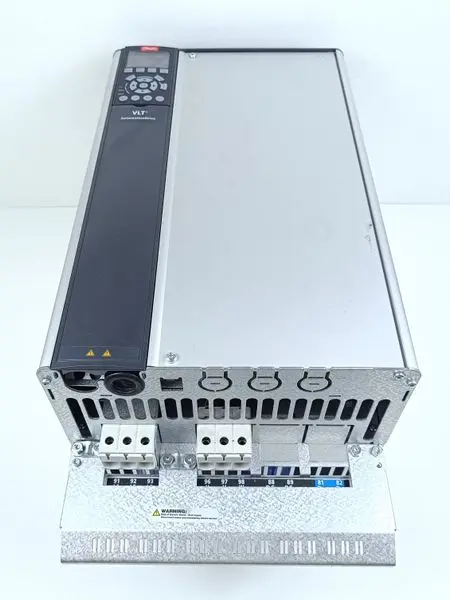 Produktfoto 1 von Danfoss FC-302P37KT5E20H1XGXXXXSXXXXA0BXCXXXXD0 131H4075 37kw TESTED & NEUWERTIG