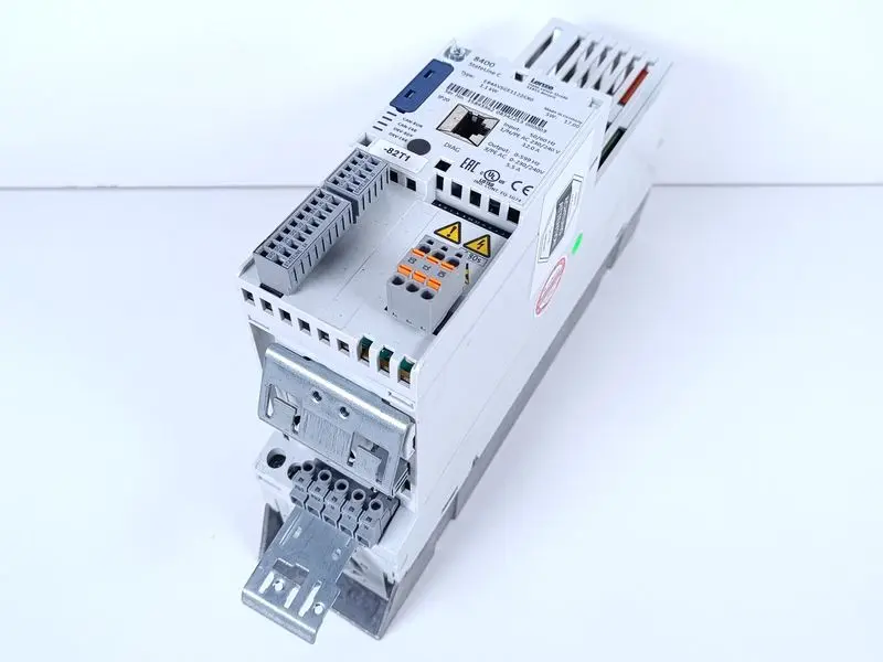 Produktfoto 1 von Lenze 8400 Stateline C E84AVSCE1122SX0 1,1kw TESTED & NEUWERTIG