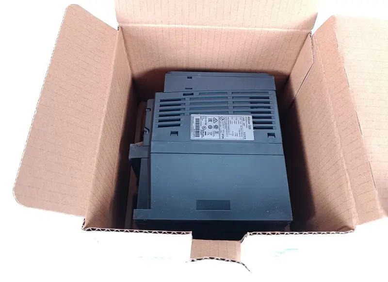 Produktfoto 1 von Schneider Electric Altivar 320 ATV320U15N4C 1,5kW 2HP 380-500V UNUSED & OVP