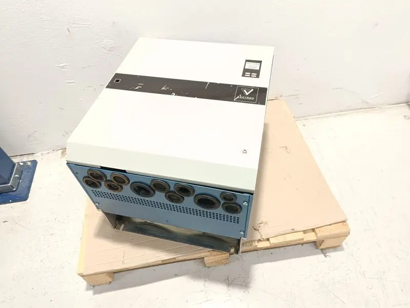 Produktfoto 1 von Bonfiglioli Vectron Frequenzumrichter VCB 400-180 + Keypad 180A 90Kw 400V TESTED