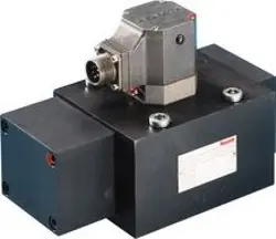 Produktfoto 1 von R900978618 Servowegeventil 4WS2EM16-2X/100B12ET210K8EV