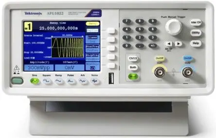 Tektronix AFG1022 Arbiträr-Funktionsgenerator mit 25 MHz 2, 1 μHz / 10 V ss, USB, ISO-kalibriert