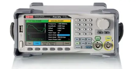 Produktfoto 1 von RS PRO SDG1032X Arbiträr-Funktionsgenerator mit LCD 30 MHz 2 / 20 V ss, USB-Host, LAN, USB, ISO-kalibriert