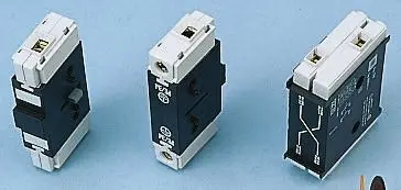 Produktfoto 1 von Schneider Electric TeSyS Vario Hilfskontakt 1-polig Seitlich, 2 Schließer mit Schraube Anschluss 32 A, 690V ac