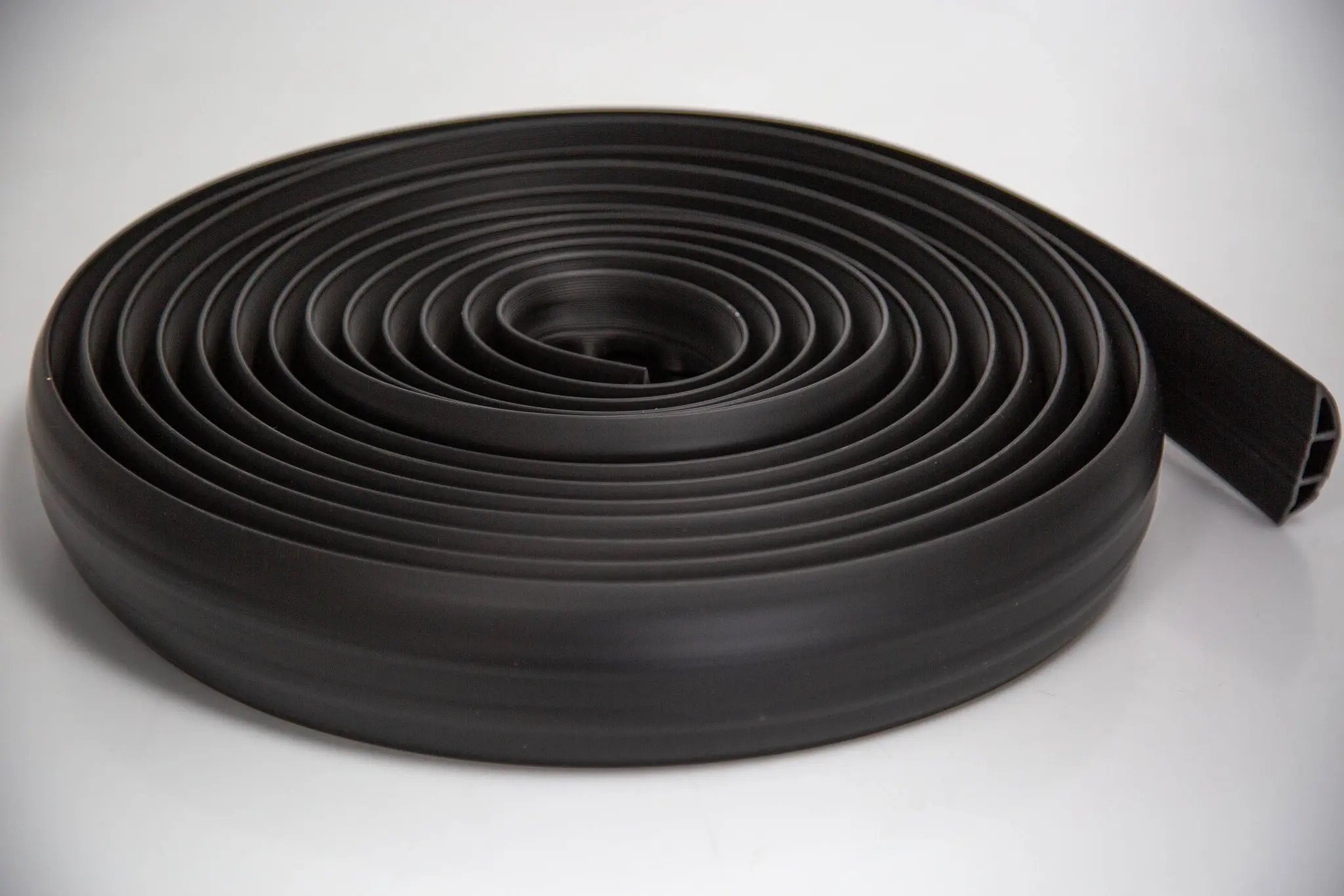 Produktfoto 1 von RS PRO Kabelabdeckung, Innen-Ø 17 mm, 60 mm x 9 m Polyvinylchlorid, Schwarz