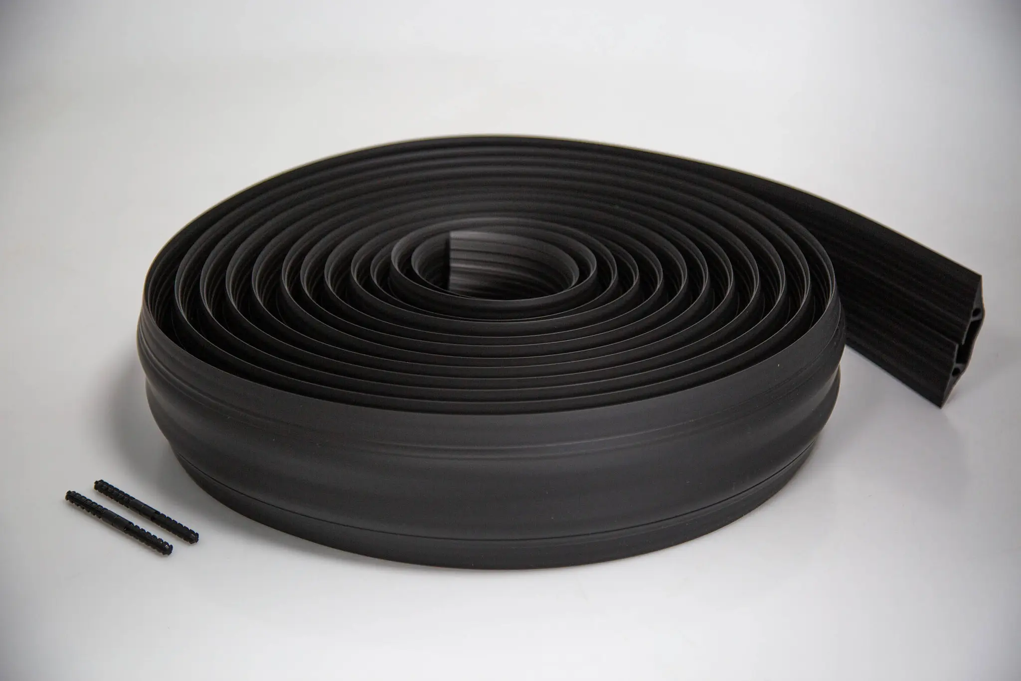 Produktfoto 1 von RS PRO Kabelabdeckung, Innen-Ø 30 mm, 83 mm x 9 m Polyvinylchlorid, Schwarz