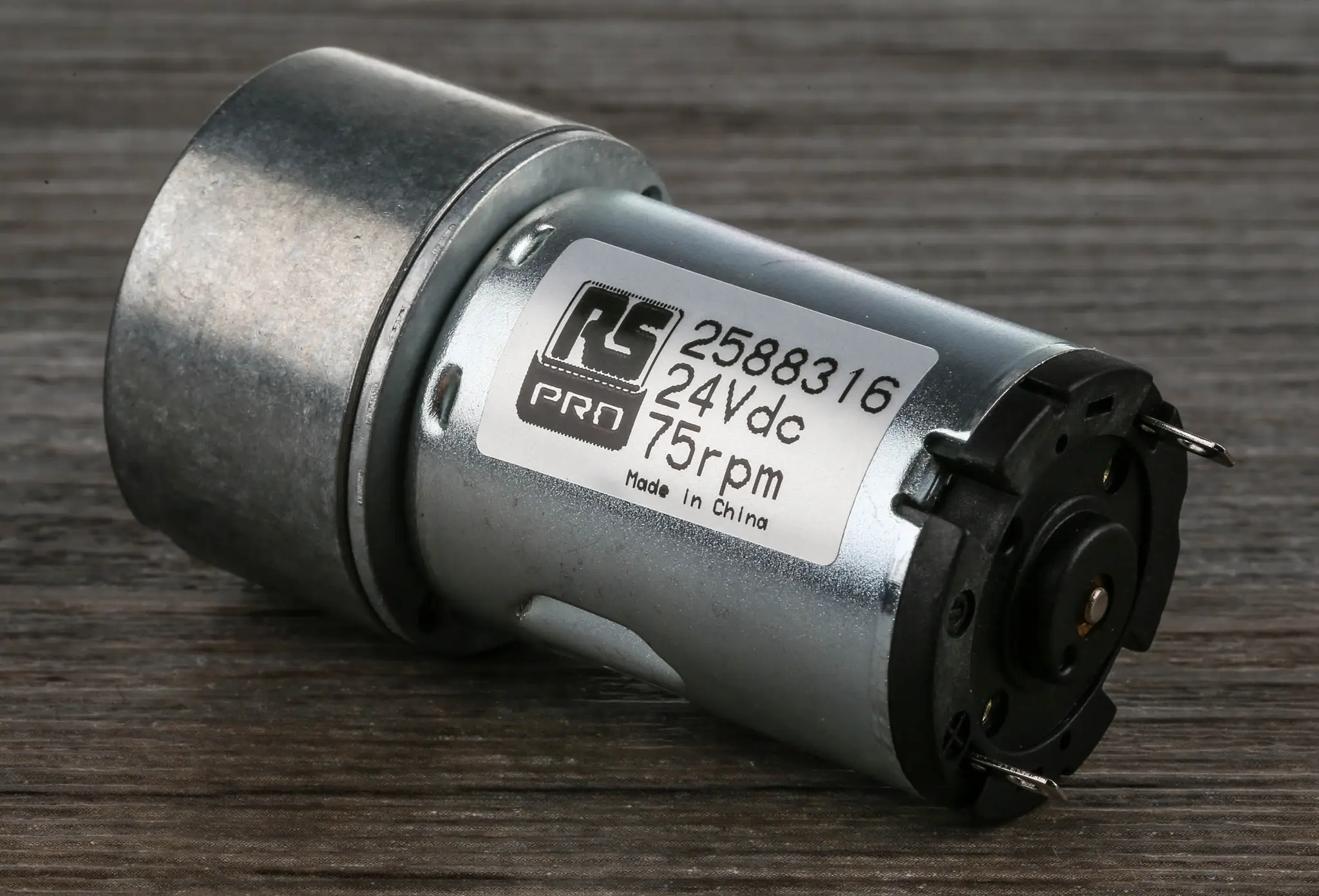 Produktfoto 1 von RS PRO IG33 M. Getriebe DC-Getriebemotor bis 20 Ncm 50:1, 24 V / 1.692 W, 75 rpm, Wellen-Ø 5 mm, 27.7 mm x 57.8 mm x 9.5