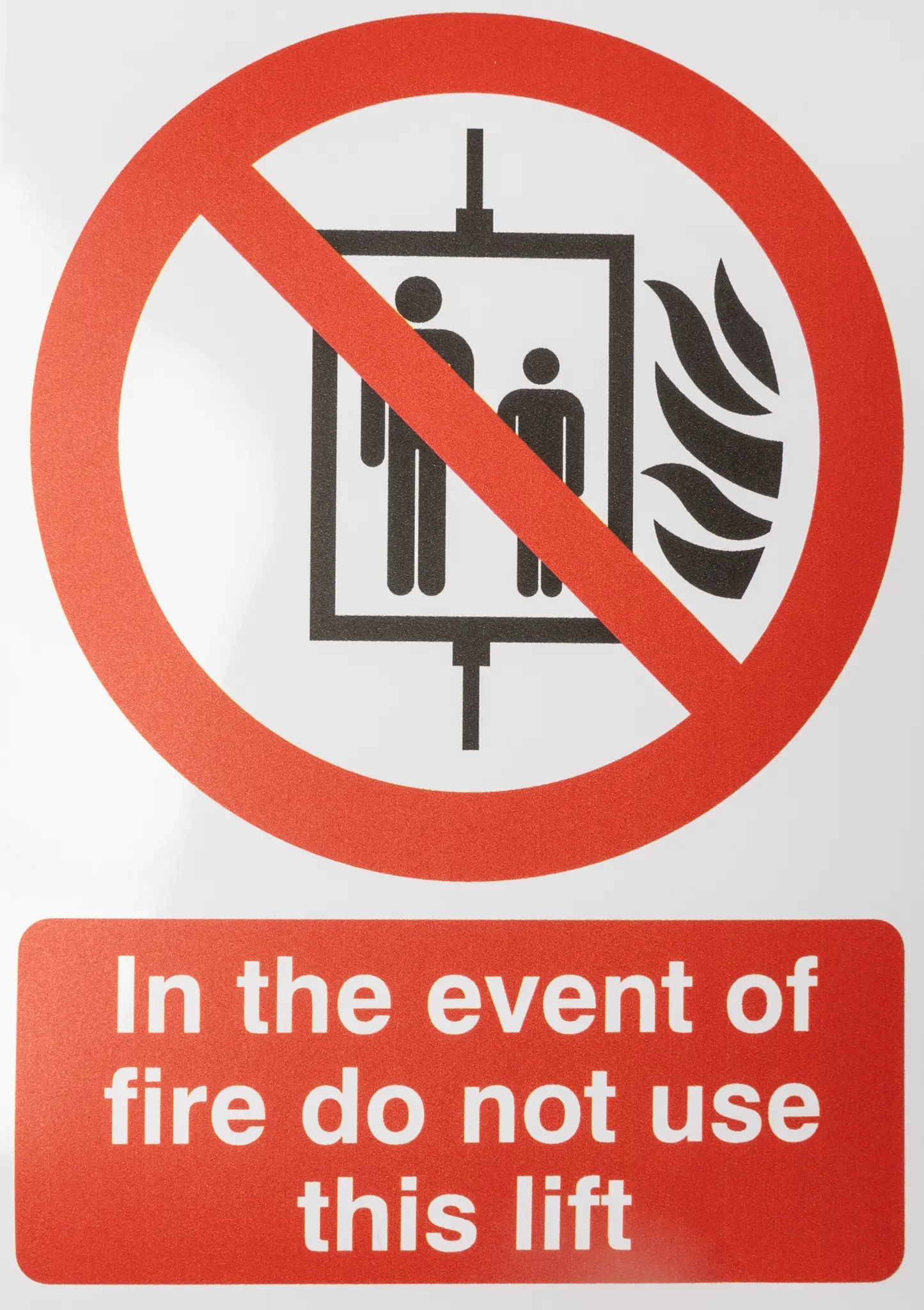 Produktfoto 1 von RS PRO Brandschutzzeichen Polyester In the Event Of Fire Do Not Use This Lift, Englisch Selbstklebend