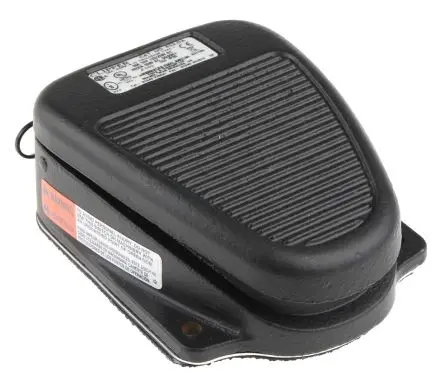 Produktfoto 1 von RS PRO Mittelschwere Einsätze Clipper Clipper-Fußschalter Rastend, 1-poliger Wechsler Gusseisen, 10A 250 V ac, IP20