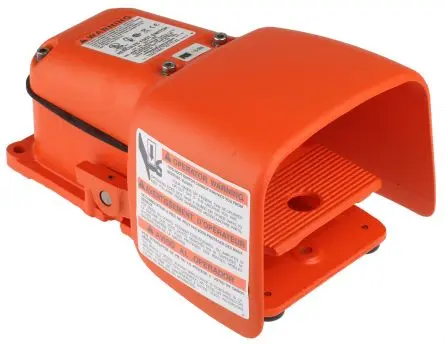 Produktfoto 1 von RS PRO Hohe Beanspruchung Anti Trip - Hercules Fußschalter Tastend, 2-poliger Wechsler Gusseisen, 20A 250 V ac, IP56