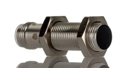 Produktfoto 1 von BALLUFF M12 Induktiver Näherungssensor, Gewinderohr PnP / 200mA 2 mm, IP68 250 V ac 30 V dc