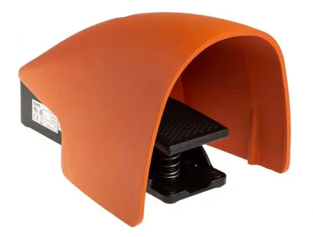 Produktfoto 1 von RS PRO Hohe Beanspruchung Fußschalter Tastend, 1-poliger Wechsler Aluminiumdruckguss, 10A 600 V ac, IP65