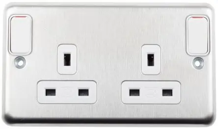 Produktfoto 1 von MK Electric Steckdose Geschaltet Typ G – Britisch 2-fach Stahl Silber / 13A