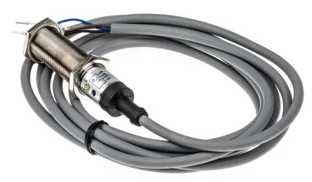 Produktfoto 1 von RS PRO 5596 M18 Kapazitiver Näherungssensor 5 mm, Gewinderohr / 200mA PnP, IP67 30 V ac 30 V dc