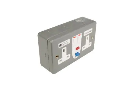 Timeguard 13A RCD Dose Stahl, Typ G – Britisch, 1-fach Aktiv Oberfläche Grau Geschaltet / 230V ac
