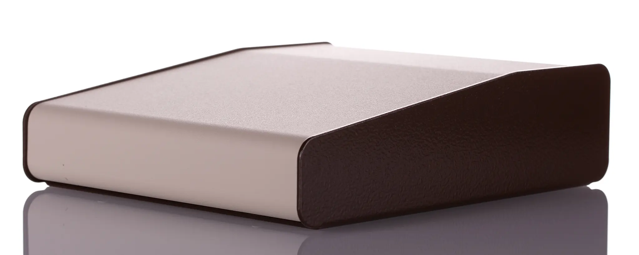 Produktfoto 1 von CAMDENBOSS 2000 Aluminium Pultgehäuse Geneigte Front, Beige, Braun, 210 mm 55 mm, 178 mm