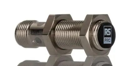 Produktfoto 1 von RS PRO M12 Induktiver Näherungssensor, Gewinderohr PnP / 200mA 4 mm, IP68 30 V dc
