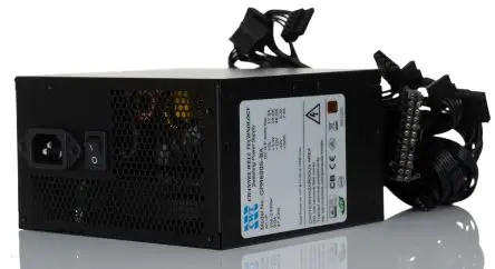 Produktfoto 1 von RS PRO 600 W PC Netzteil, 86 mm 240V ac x 140 mm 12V x 150mm / 54 A, 5 Ausg.