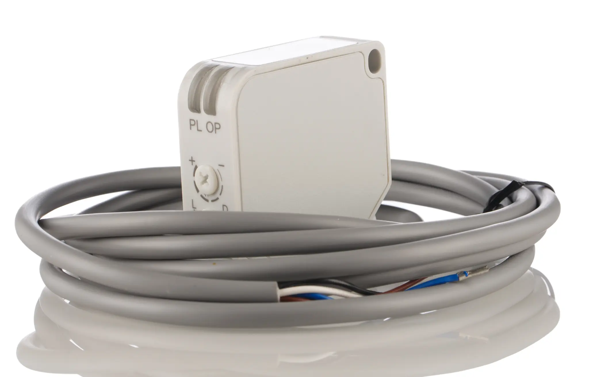 Produktfoto 1 von RS PRO Kubisch Optischer Sensor, Polarisierte Retro-Reflexion, Bereich 5 m, NPNPNP Ausgang, Anschlusskabel,