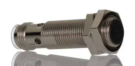 Produktfoto 1 von Omron E2A M12 Induktiver Näherungssensor, Gewinderohr PnP / 200mA 4 mm, IP67 240 V ac 32 V dc