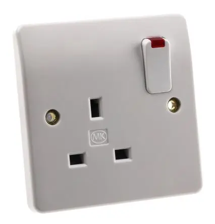 Produktfoto 1 von MK Electric Logic Plus Steckdose Geschaltet Typ G – Britisch 1-fach Innen Vorgeformt Weiß / 13A