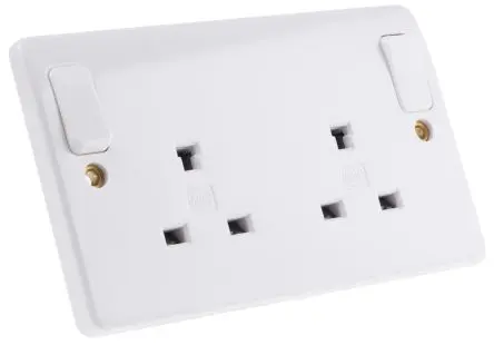 Produktfoto 1 von MK Electric Logic Plus Steckdose Geschaltet Typ G – Britisch 2-fach Innen Weiß / 13A