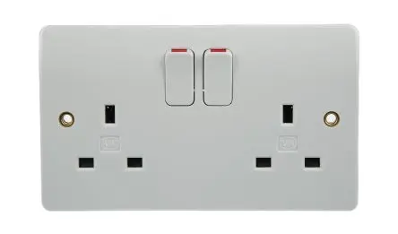 Produktfoto 1 von MK Electric Logic Plus Steckdose Geschaltet Typ G – Britisch 2-fach Innen Formgepresster Harnstoff, Duroplast Weiß / 13A