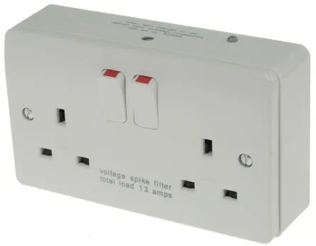 Produktfoto 1 von MK Electric Logic Plus Steckdose Geschaltet Typ G – Britisch 2-fach Innen Vorgeformt Weiß / 13A