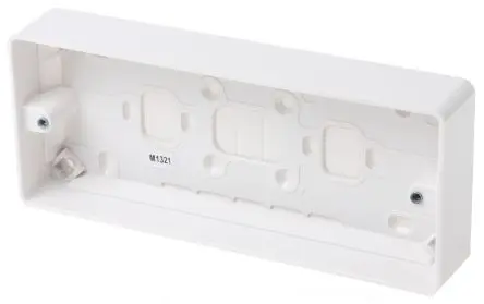 MK Electric Logic Plus Einbaubox Glänzend, 3-fach, Vorgeformt, 87mm BS, 30 mm IP20 Oberfläche, Bündige Montage, 87 mm,