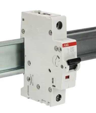 Produktfoto 1 von ABB S200 Miniaturüberlastschalter Typ C, Pol 1-polig 32A 400V ac, Abschaltvermögen 10 kA System Pro M Compact