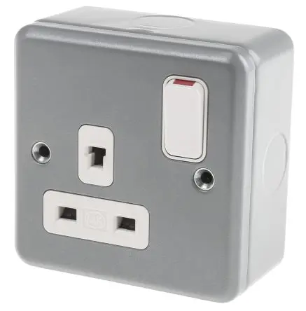 Produktfoto 1 von MK Electric Metalclad Plus Steckdose Geschaltet USB, Rund, Blendensteckdose, 2P + E 1-fach Innen Duroplast,