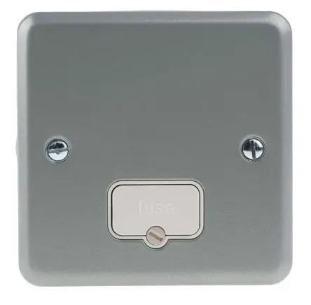 Produktfoto 1 von MK Electric Gesicherte Abzweigdose 3 Ausbrüche 10A