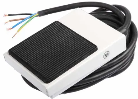 Produktfoto 1 von RS PRO Universal 6289 Fußschalter Tastend, 1-poliger Wechsler Weichstahl, 3A 250 V ac, IPX2