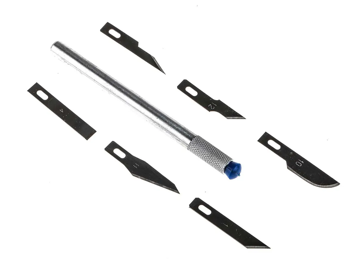 Produktfoto 1 von RS PRO Bastelmessersatz Bastelset Stahl Diagonal, Flach, Abgerundete Kante, Vierkant mit 6 Klingen Aluminium-Griff 115