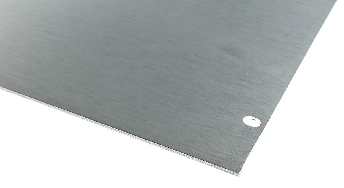 Produktfoto 1 von RS PRO Aluminium 6 U, Silber 482.6 mm 265.9mm