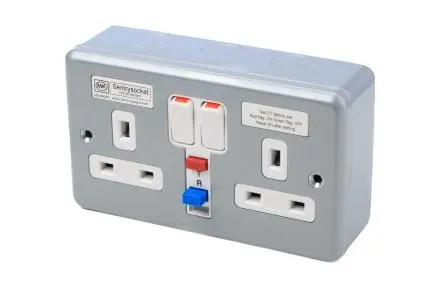 Produktfoto 1 von MK Electric Metal Clad 13A RCD Dose Stahl, Rund, RJ11/12, BNC, Amerikanische Steckdose, Geerdete Steckdose, RJ45,