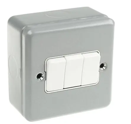 Produktfoto 1 von MK Electric Metal Clad Mittel, 2-fach, 1-Weg, Breiter Wippschalter Lichtschalter 3-teilig, 1-polig, 2 Wege Silber IP2X