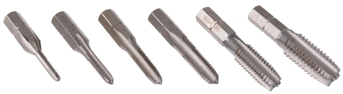 Produktfoto 1 von RS PRO Gewindebohrer Satz HSS Hand, Metrisch Sechskantantrieb-Gewindebohrer, Rechtsgewinde, 6-teilig M3 to M10