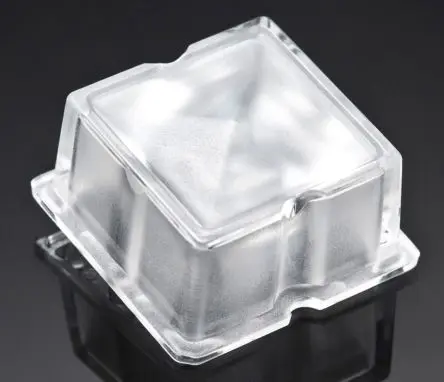Produktfoto 1 von Ledil High Bay LED Linse 1-LEDs Vierkant aus Polymethylmethacrylat Extragroßer Winkel, Klar 50 to 54 ° x 12.9 mm