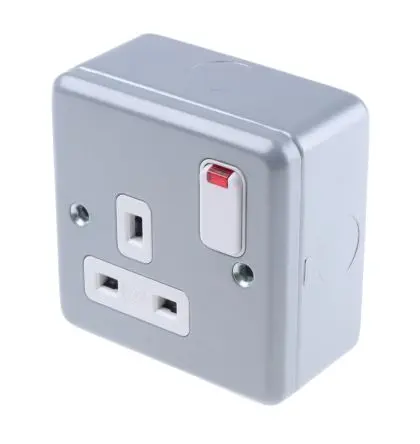 Produktfoto 1 von MK Electric Logic Plus Steckdose Geschaltet Typ G – Britisch 1-fach Metall Schwarz / 13A