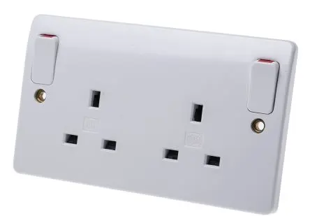 Produktfoto 1 von MK Electric Steckdose Geschaltet Typ G – Britisch 2-fach Innen Weiß / 13A