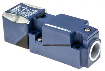 Produktfoto 1 von Telemecanique Sensors XS Induktiver Näherungssensor, Kubisch PnP / 200mA 40 mm, IP65, IP67, IP69K 48 V dc