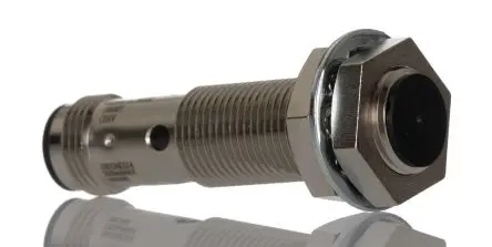 Produktfoto 1 von Omron E2B M12 Induktiver Näherungssensor, Gewinderohr PnP / 200mA 4 mm, IP67 30 V dc