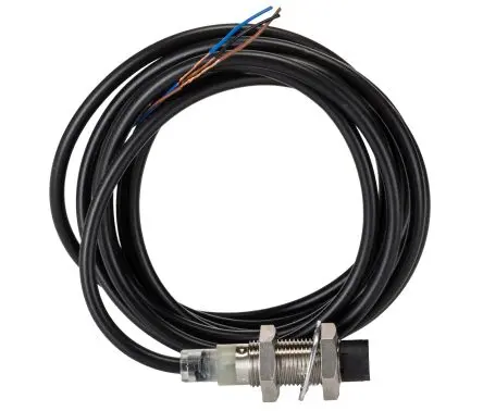 Omron E2B M12 Induktiver Näherungssensor, Gewinderohr PnP / 200mA, IP67 30 V dc