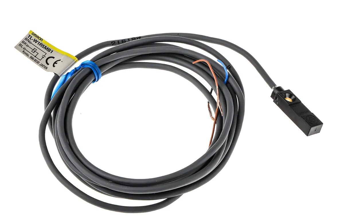 Omron TL Näherungssensor Induktiv, Kubisch 1,5 mm PNP 12 → 24 V dc / 100 mA NO, IP67