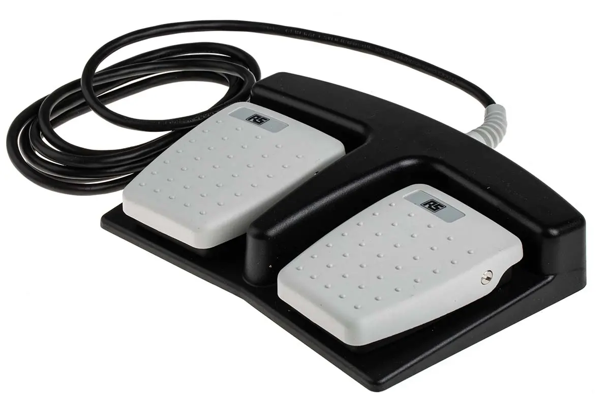 Produktfoto 1 von RS PRO Fußschalter Typ Tast-Fußschalter Tastend, DPST, 3 A Thermoplast 24V, IP X7