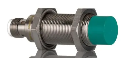 Produktfoto 1 von Pepperl + Fuchs M18 Induktiver Näherungssensor, Gewinderohr PnP / 200mA 8 mm, IP68 36 V dc