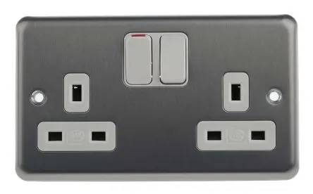 Produktfoto 1 von MK Electric Albay Plus Steckdose Geschaltet Typ G – Britisch 2-fach Chrom, gebürstet, Seidenmattgold, Weiß, Grau,