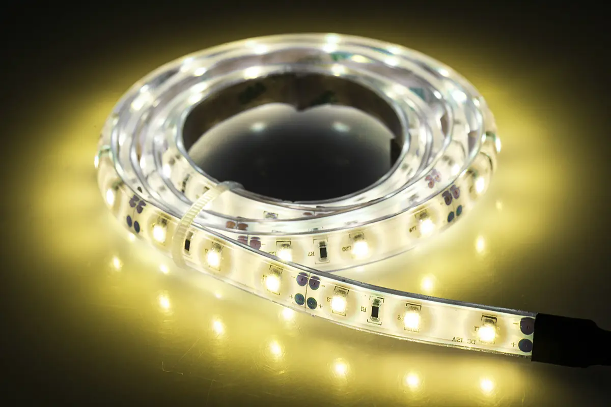 Produktfoto 1 von RS PRO LS LED-Streifen, Gelb, 1 m x 10 mm 12V 60LEDs/M, 150 lm/m IP65 4.8 W/M